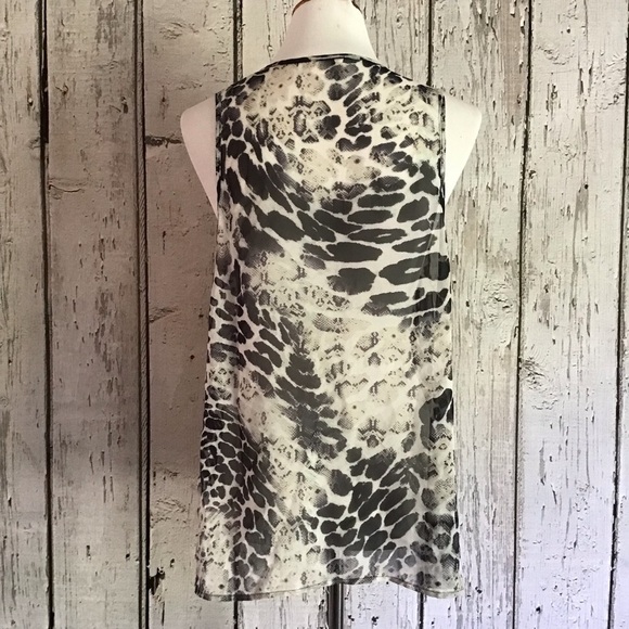 Show me your MuMu Sheer Arnold Animal Print Pocket Tank Small - Picture 6 of 8